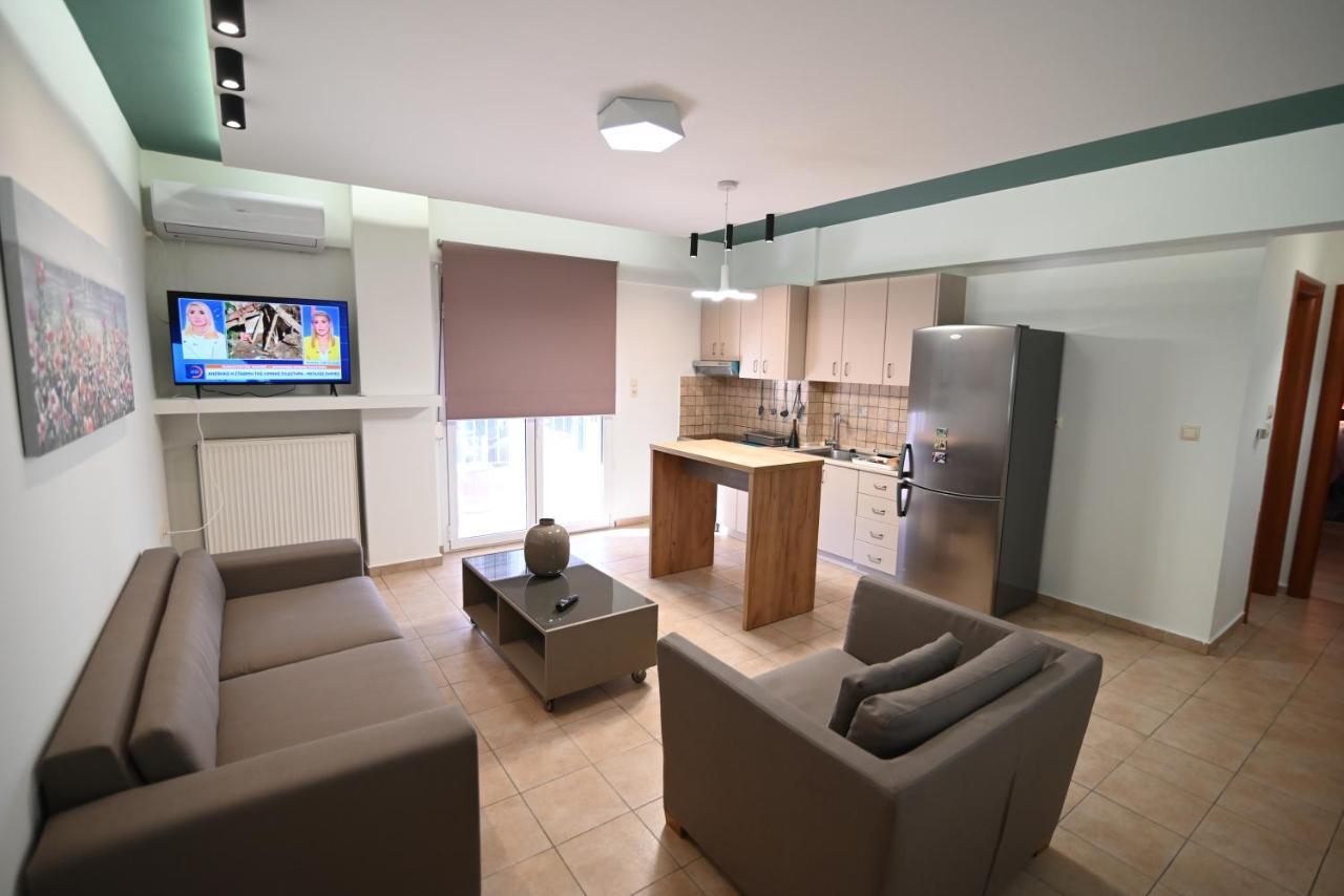 The Whole Packet A4 Center With Parking Apartment Larissa Exterior photo