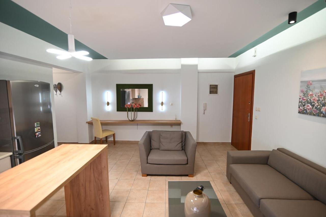 The Whole Packet A4 Center With Parking Apartment Larissa Exterior photo